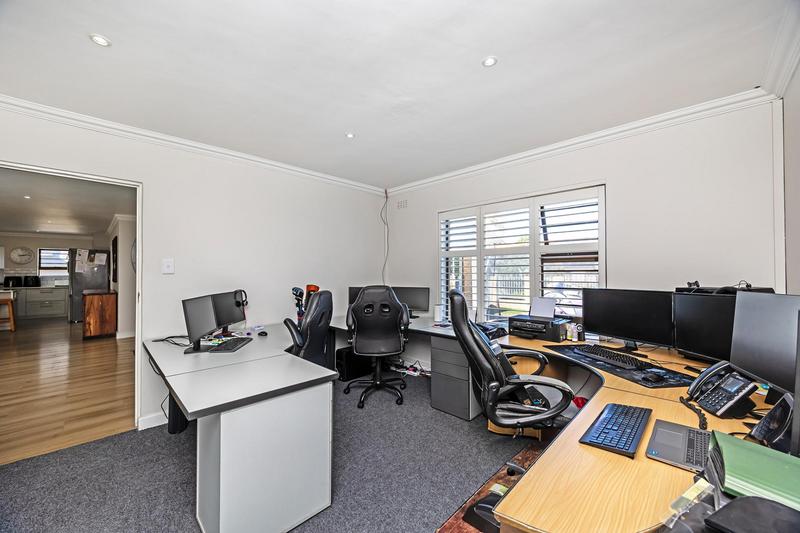 5 Bedroom Property for Sale in Bergsig Western Cape